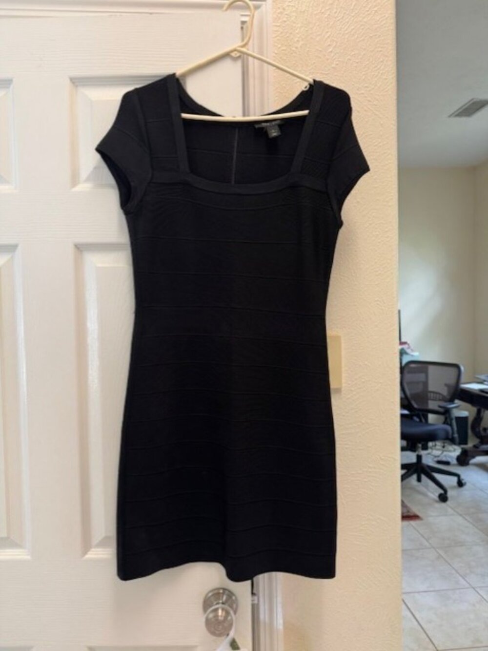White House Black Market Bandage Dress S Body Con Cap Sleeves Mini Sleek fitted